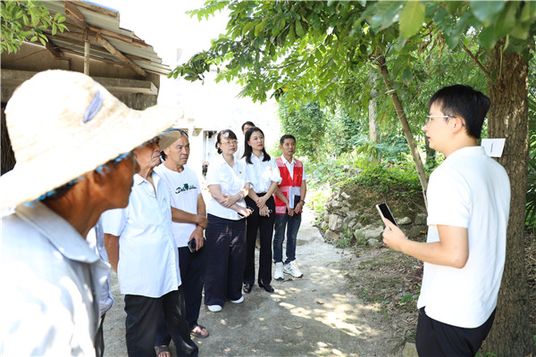 2023-8-31 貴州環(huán)交所黨支部、壩上村黨支部、貴陽產(chǎn)控集團(tuán)金融務(wù)鏈上企業(yè)黨支部聯(lián)合開展主題黨日活動(dòng)3.jpg
