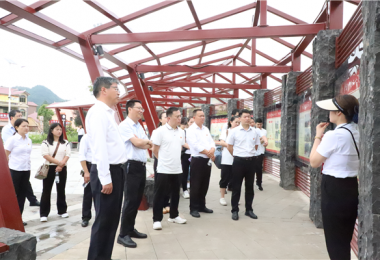 聯(lián)合黨建聚人心 創(chuàng)新舉措話發(fā)展——貴州陽光產(chǎn)權(quán)交易所第一黨支部、安順市公共資源交易中心黨支部與黃桶街道后寨村黨支部聯(lián)合開展主題黨日活動