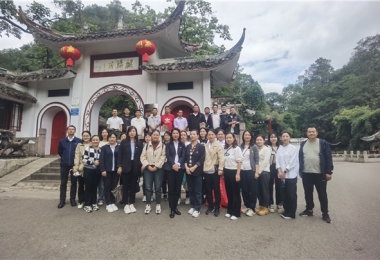 弘揚愛國主義精神  強(qiáng)化責(zé)任擔(dān)當(dāng)意識——貴州陽光產(chǎn)權(quán)交易所基層黨組織開展主題黨日活動