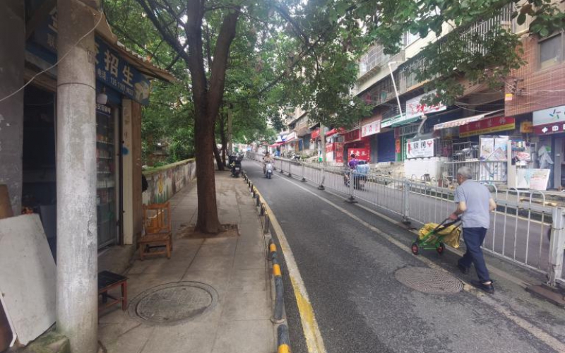 金頂山46幢1單元8層1號(hào)住宅轉(zhuǎn)讓（持有方：貴州省機(jī)關(guān)事務(wù)管理局國有資產(chǎn)管理服務(wù)中心）(二次掛牌)